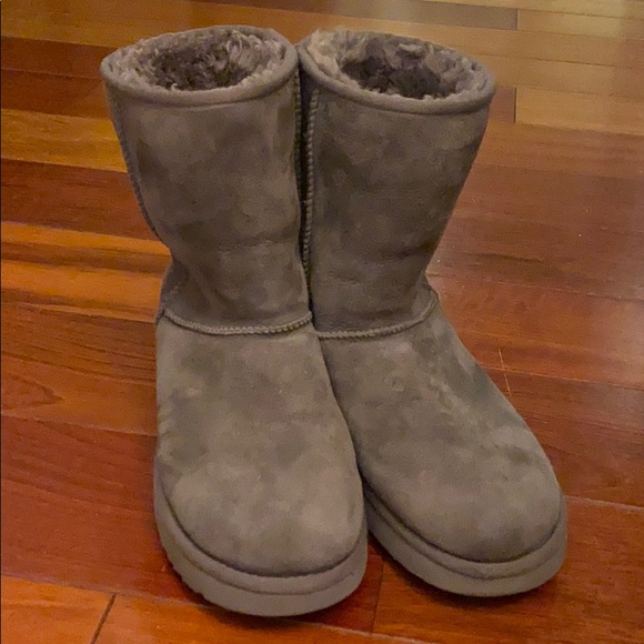 Grey Size 9 UGGs - Picture 1 of 4